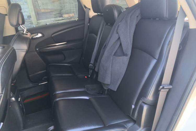 Used Dodge Journey 2015 2.0TD Four-Wheel Drive Luxury Edition Left Rear Seat