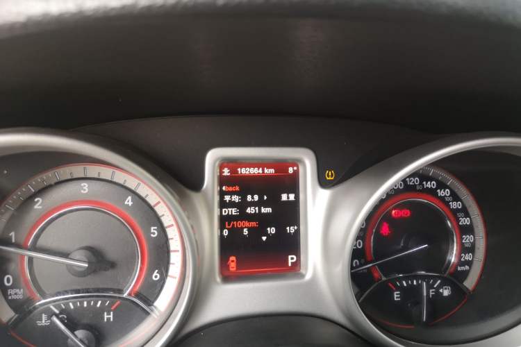Used Dodge Journey 2015 2.0TD Four-Wheel Drive Luxury Edition Odometer Close Up