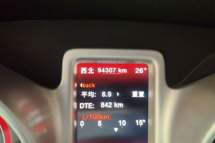 Used Dodge Journey 2015 2.0TD Four-Wheel Drive Luxury Edition Odometer Close Up