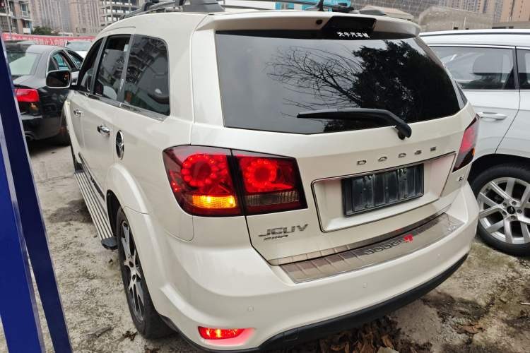 Used Dodge Journey 2015 2.0TD Four-Wheel Drive Luxury Edition Rear Left 45 Deg