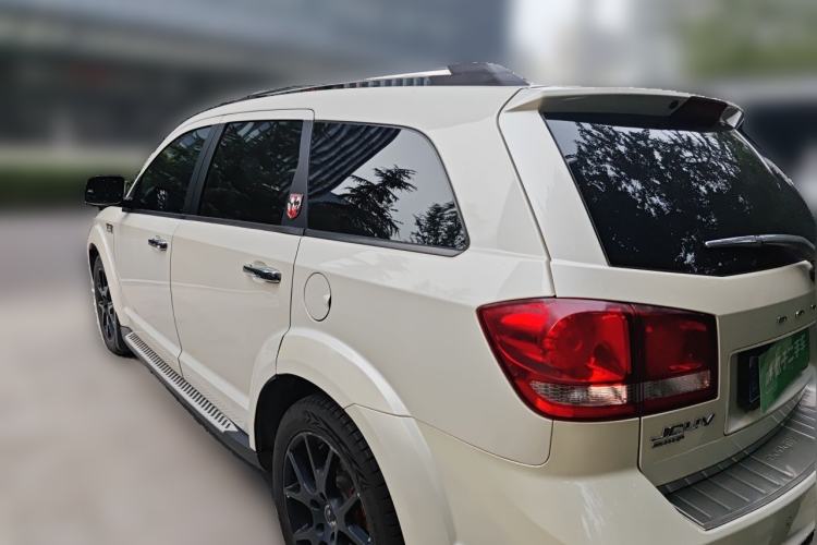 Used Dodge Journey 2015 2.0TD Four-Wheel Drive Luxury Edition Rear Left 45 Deg