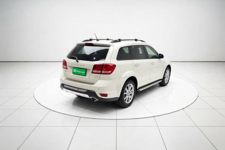 Used Dodge Journey 2015 2.0TD Four-Wheel Drive Luxury Edition Rear Right 45 Deg