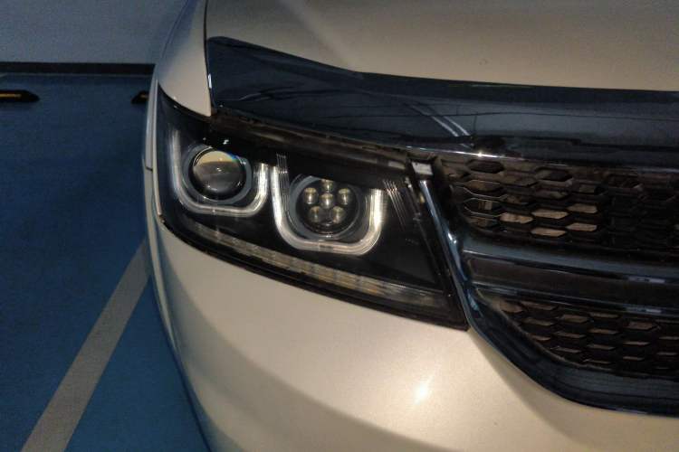 Used Dodge Journey 2015 2.0TD Four-Wheel Drive Luxury Edition Right Front Headlight