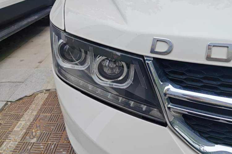 Used Dodge Journey 2015 2.0TD Four-Wheel Drive Luxury Edition Right Front Headlight