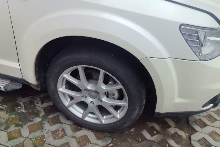 Used Dodge Journey 2015 2.0TD Four-Wheel Drive Luxury Edition Right Front Wheel Hub