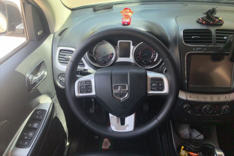 Used Dodge Journey 2015 2.0TD Four-Wheel Drive Luxury Edition Steering Wheel