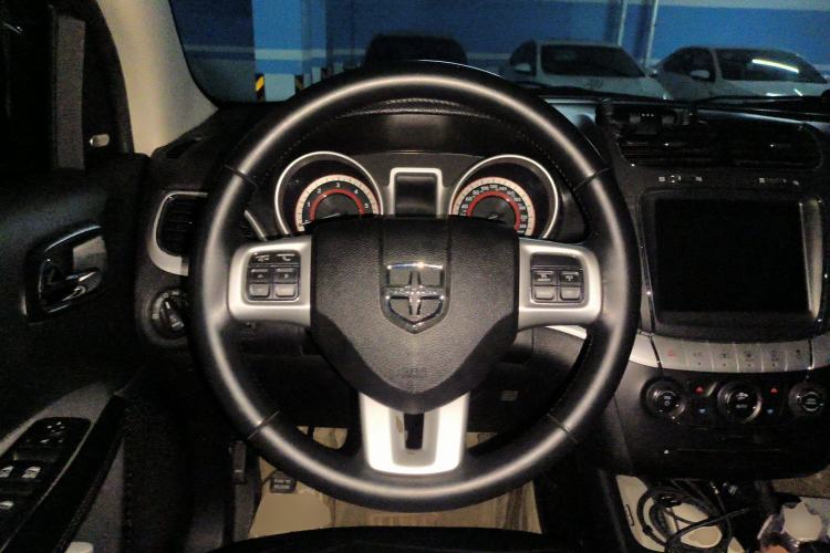 Used Dodge Journey 2015 2.0TD Four-Wheel Drive Luxury Edition Steering Wheel