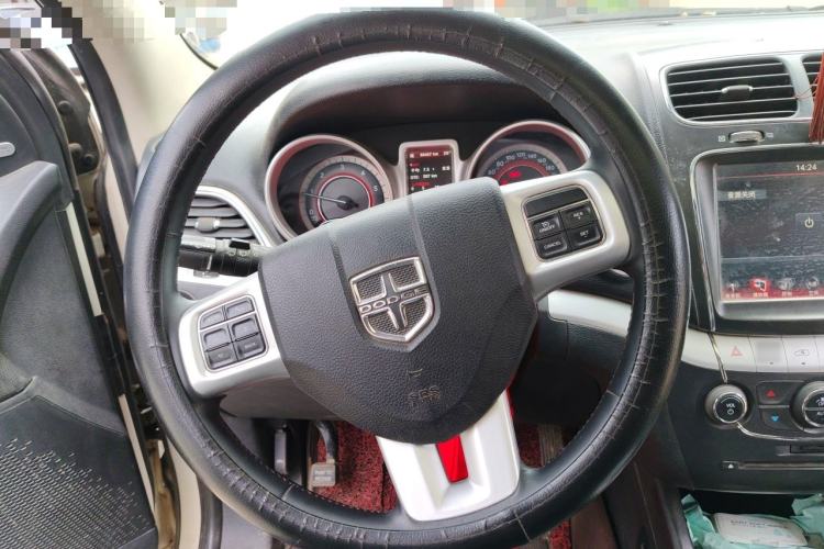 Used Dodge Journey 2015 2.0TD Four-Wheel Drive Luxury Edition Steering Wheel