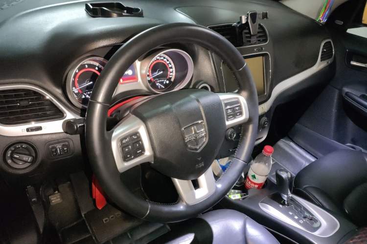 Used Dodge Journey 2015 2.0TD Four-Wheel Drive Luxury Edition Steering Wheel