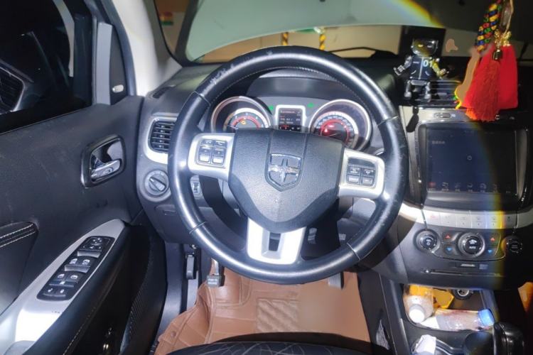 Used Dodge Journey 2015 2.0TD Four-Wheel Drive Luxury Edition Steering Wheel