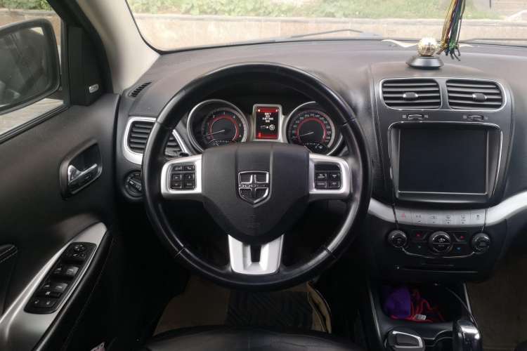 Used Dodge Journey 2015 2.0TD Four-Wheel Drive Luxury Edition Steering Wheel