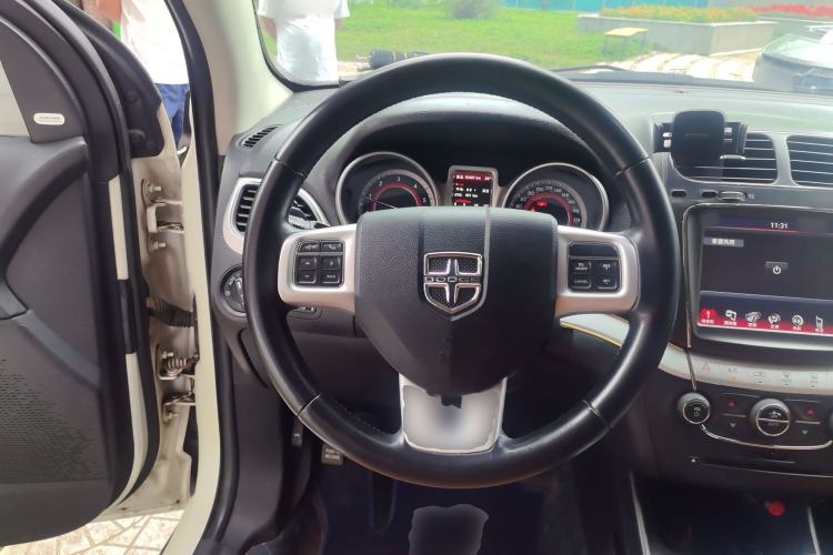 Used Dodge Journey 2015 2.0TD Four-Wheel Drive Luxury Edition Steering Wheel