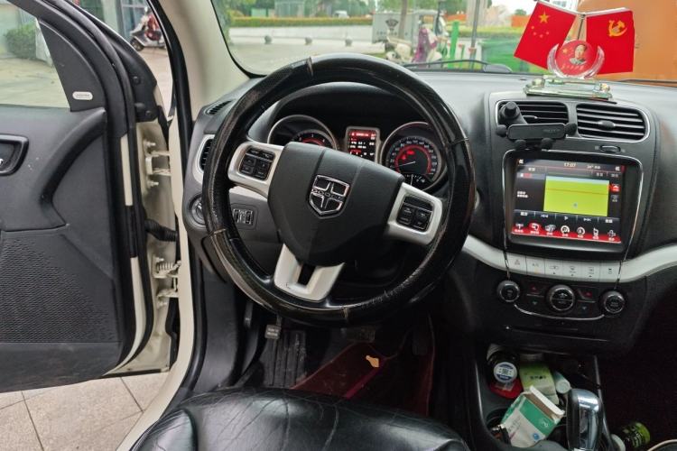 Used Dodge Journey 2015 2.0TD Four-Wheel Drive Luxury Edition Steering Wheel