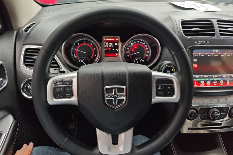 Used Dodge Journey 2015 2.0TD Four-Wheel Drive Luxury Edition Steering Wheel