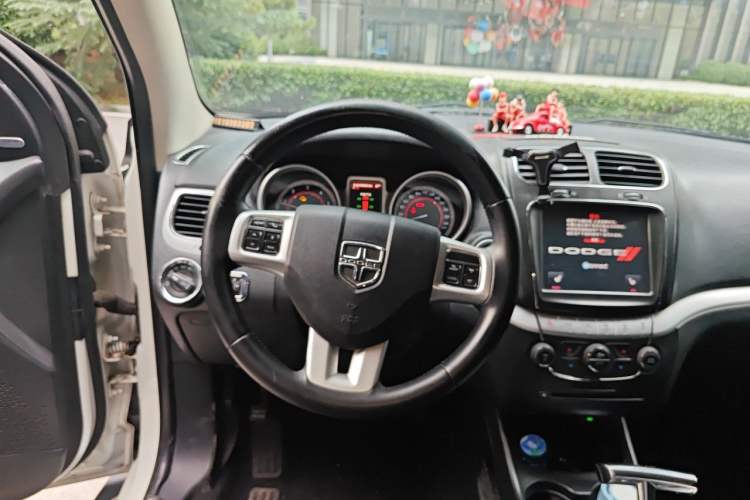 Used Dodge Journey 2015 2.0TD Four-Wheel Drive Luxury Edition Steering Wheel