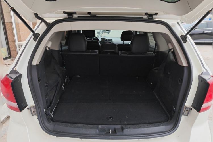 Used Dodge Journey 2015 2.0TD Four-Wheel Drive Luxury Edition Trunk