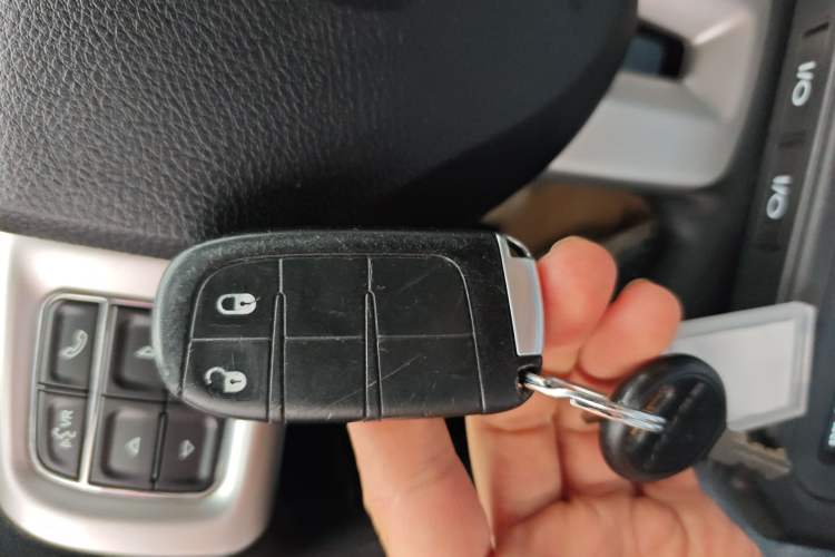 Used Dodge Journey 2015 2.0TD Four-Wheel Drive Luxury Edition Vehicle Key