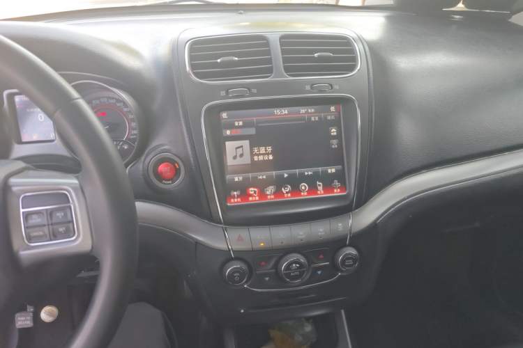 Used Dodge Journey 2016 2.0TD Four-Wheel Drive Touring Edition Audio And AC Panel