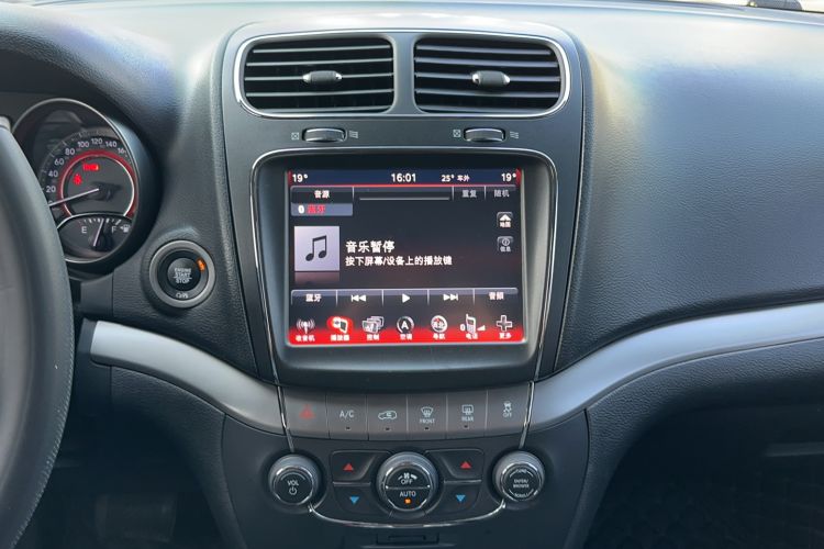 Used Dodge Journey 2016 2.0TD Four-Wheel Drive Touring Edition Audio And AC Panel