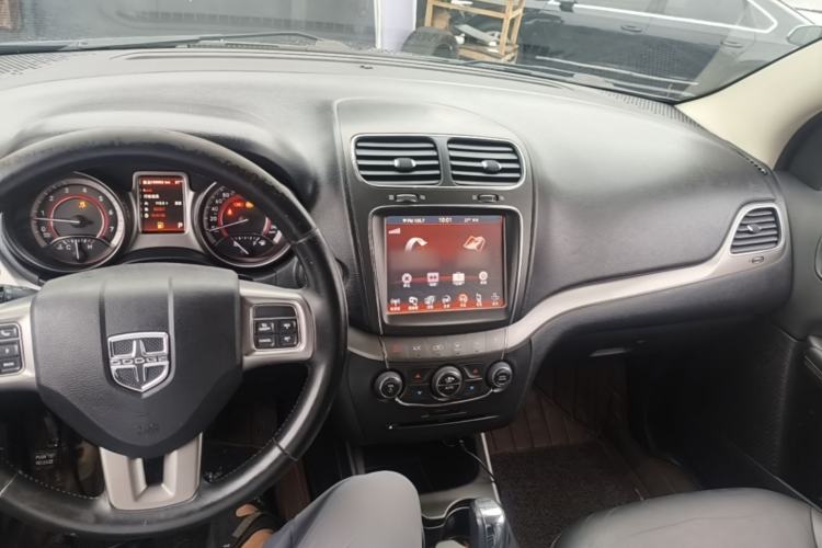 Used Dodge Journey 2016 2.4L Two-Wheel-Drive Touring Edition Center Console