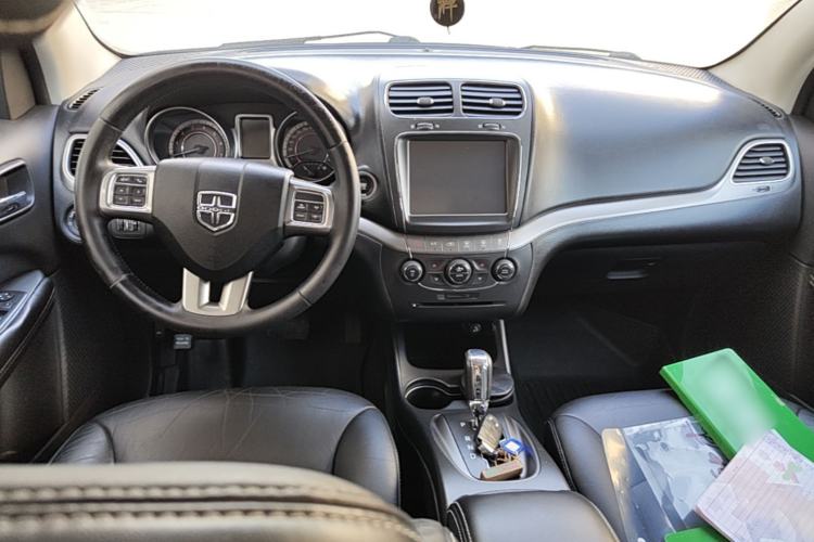 Used Dodge Journey 2016 2.4L Two-Wheel-Drive Touring Edition Center Console
