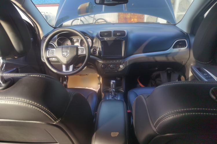 Used Dodge Journey 2016 2.4L Two-Wheel-Drive Touring Edition Center Console