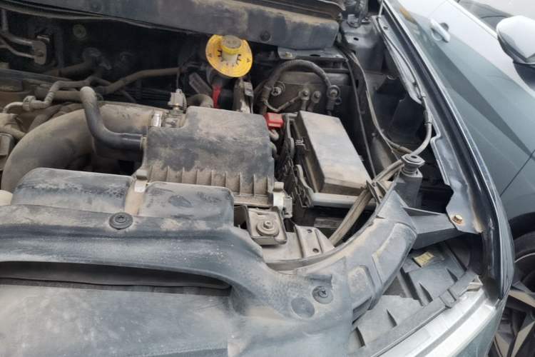 Used Dodge Journey 2016 2.4L Two-Wheel-Drive Touring Edition Engine Bay Left