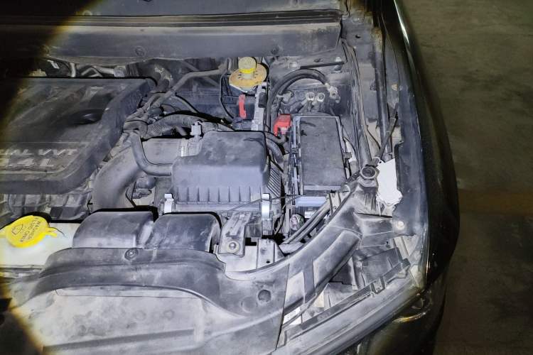 Used Dodge Journey 2016 2.4L Two-Wheel-Drive Touring Edition Engine Bay Left