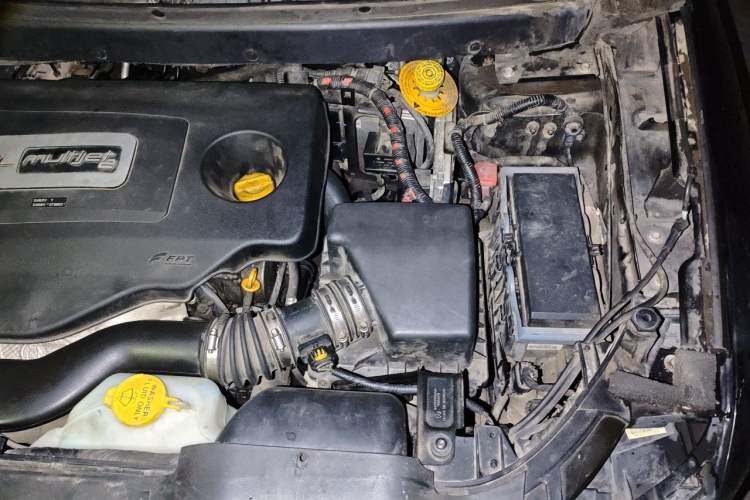 Used Dodge Journey 2016 2.0TD Four-Wheel Drive Touring Edition Engine Bay Left