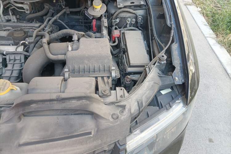 Used Dodge Journey 2016 2.4L Two-Wheel-Drive Touring Edition Engine Bay Left