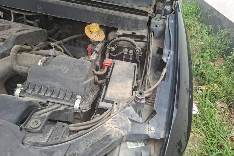 Used Dodge Journey 2016 2.4L Two-Wheel-Drive Touring Edition Engine Bay Left
