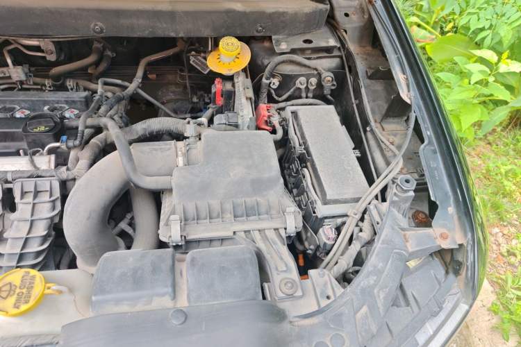 Used Dodge Journey 2016 2.4L Two-Wheel-Drive Touring Edition Engine Bay Left