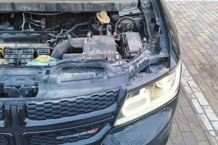Used Dodge Journey 2016 2.4L Two-Wheel-Drive Touring Edition Engine Bay Left