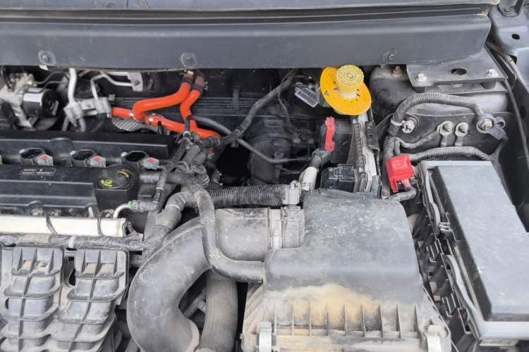 Used Dodge Journey 2016 2.4L Two-Wheel-Drive Touring Edition Engine Bay Left