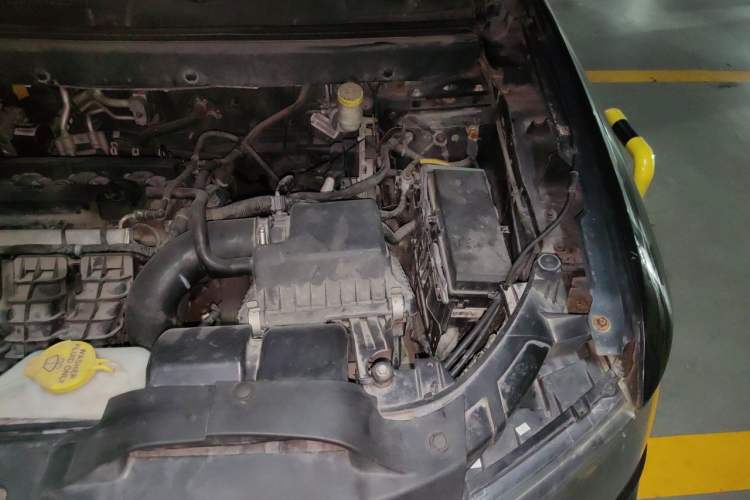 Used Dodge Journey 2016 2.4L Two-Wheel-Drive Touring Edition Engine Bay Left