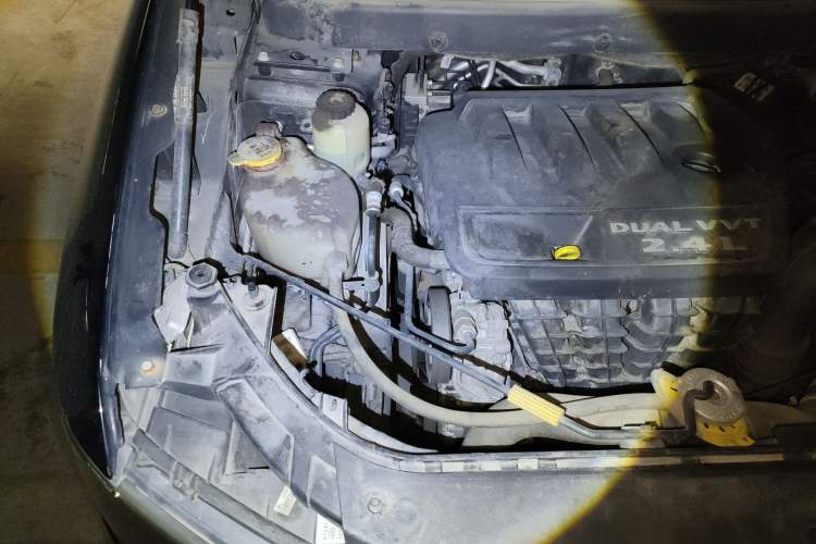 Used Dodge Journey 2016 2.4L Two-Wheel-Drive Touring Edition Engine Bay Right