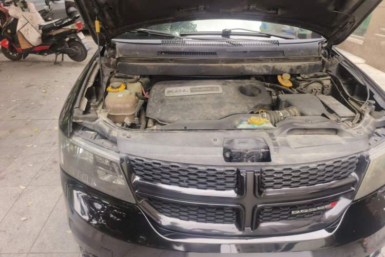 Used Dodge Journey 2016 2.0TD Four-Wheel Drive Touring Edition Engine Bay Right