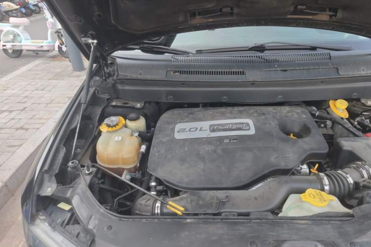 Used Dodge Journey 2016 2.0TD Four-Wheel Drive Touring Edition Engine Bay Right