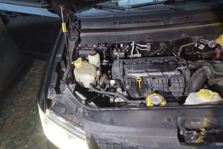 Used Dodge Journey 2016 2.4L Two-Wheel-Drive Touring Edition Engine Bay Right