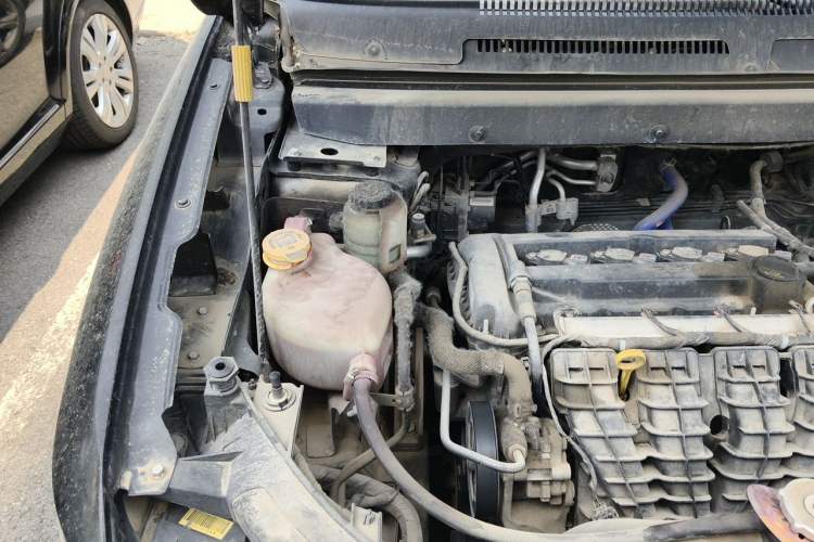 Used Dodge Journey 2016 2.4L Two-Wheel-Drive Touring Edition Engine Bay Right