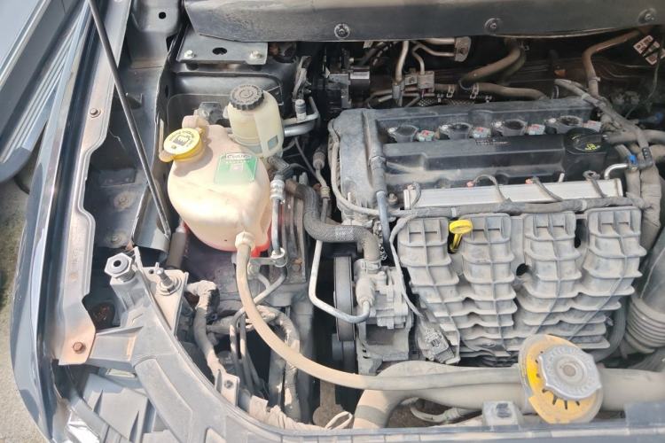 Used Dodge Journey 2016 2.4L Two-Wheel-Drive Touring Edition Engine Bay Right