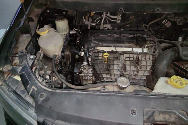 Used Dodge Journey 2016 2.4L Two-Wheel-Drive Touring Edition Engine Bay Right