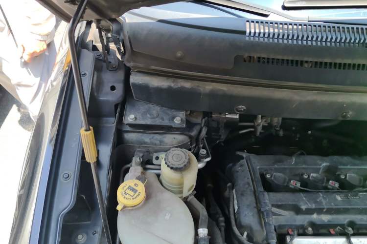 Used Dodge Journey 2016 2.4L Two-Wheel-Drive Touring Edition Engine Bay Right