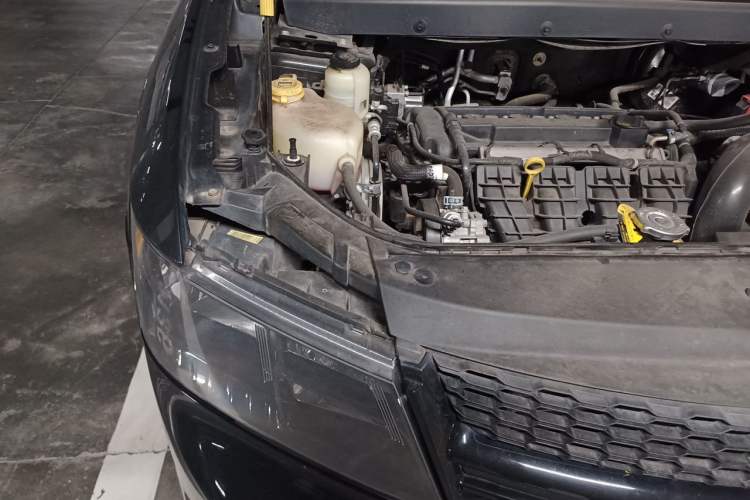 Used Dodge Journey 2016 2.4L Two-Wheel-Drive Touring Edition Engine Bay Right