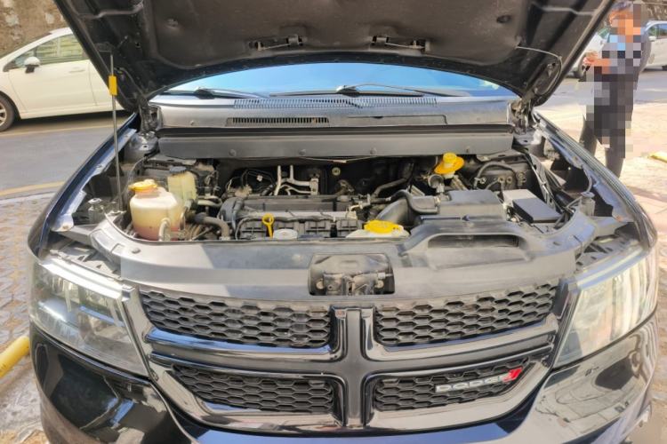 Used Dodge Journey 2016 2.4L Two-Wheel-Drive Touring Edition Engine Bay