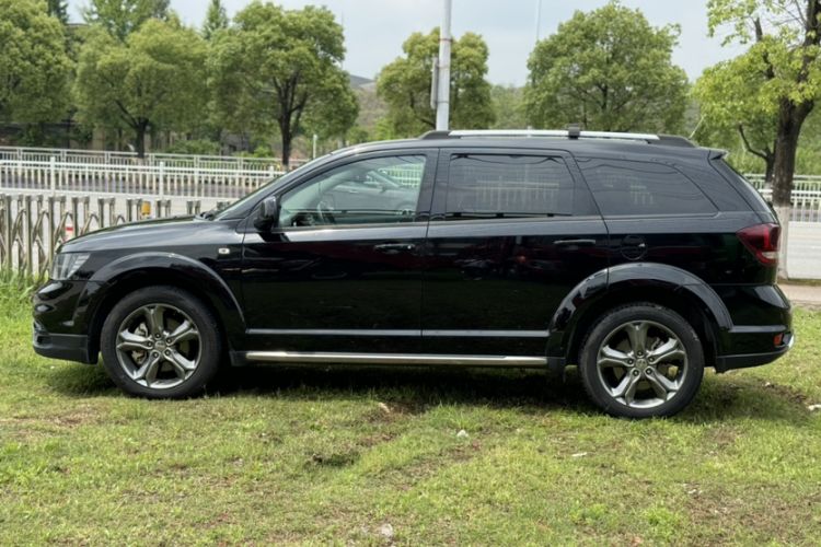 Used Dodge Journey 2016 2.4L Two-Wheel-Drive Touring Edition Exterior 4