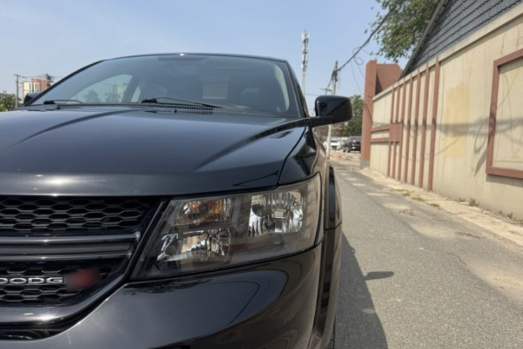 Used Dodge Journey 2016 2.4L Two-Wheel-Drive Touring Edition Exterior 8