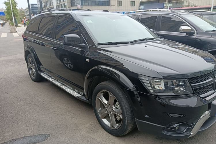 Used Dodge Journey 2016 2.4L Two-Wheel-Drive Touring Edition Front Right 45 Deg