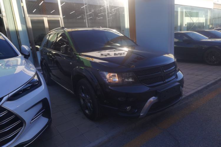 Used Dodge Journey 2016 2.4L Two-Wheel-Drive Touring Edition Front Right 45 Deg