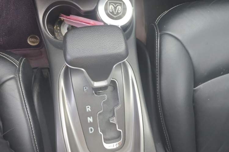 Used Dodge Journey 2016 2.0TD Four-Wheel Drive Touring Edition Gear Lever
